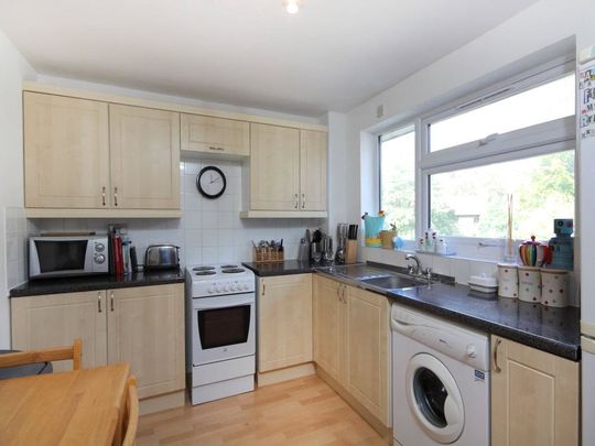 2 Bedroom Flat / Apartment - Northlands Drive, Winchester - Photo 1