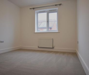 4 bedroom semi-detached house to rent - Photo 6