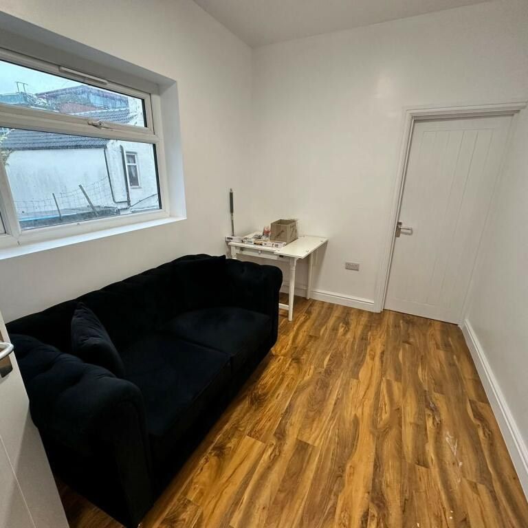 Room in a Shared Flat, Alfreton Road, NG7 - Photo 1