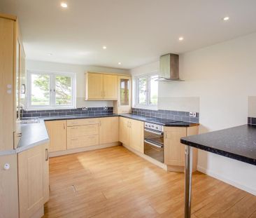 4 bedroom detached house to rent - Photo 5