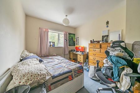 4 bedroom semi-detached house to rent - Photo 3