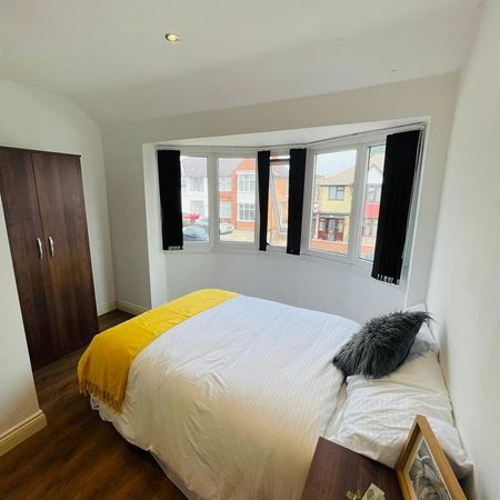 1 bedroom in a house share to rent - Photo 3