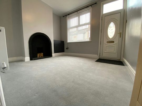 Terraced House to rent on - Photo 1