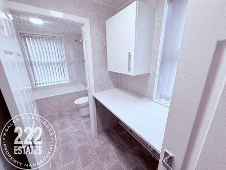 Lovely Lane - Warrington - WA5 - Photo 4