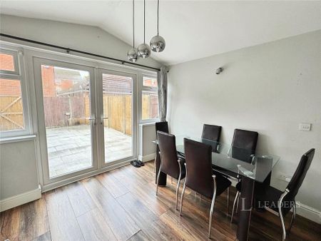 4 bedroom townhouse to rent - Photo 2