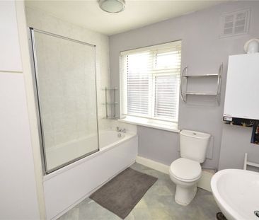1 Bed Terraced House, Longroyd Place, LS11 - Photo 3
