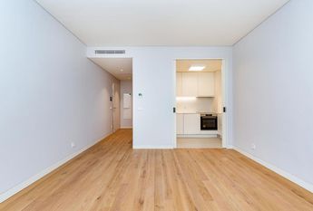 2 Bedroom Apartment with a view, Largo do Rato, Lisboa