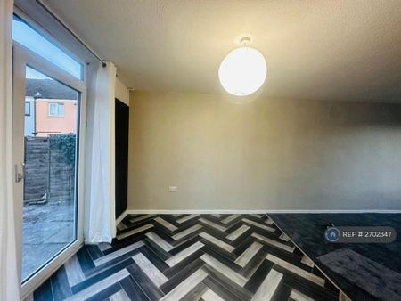 3 bedroom terraced house to rent - Photo 3