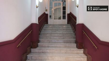 barcelona, Catalonia 08012 - Photo 4