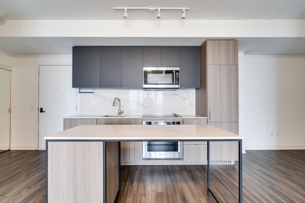 For Lease - 220 Missinnihe Way Unit# 1007, Mississauga, Ontario - Photo 1