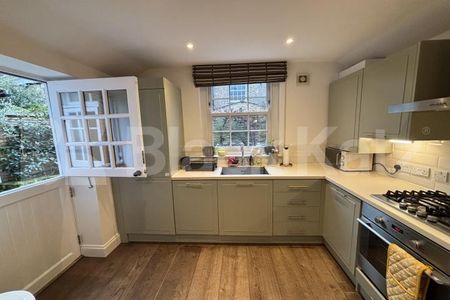 Stylish & contemporary maisonette flooded with natural light - Photo 5