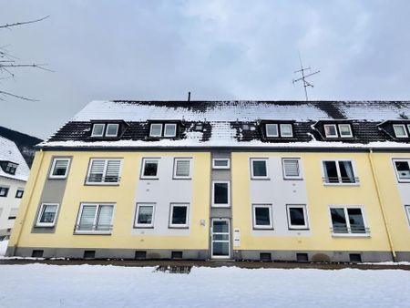 Einziehen und Wohlfühlen: Freundliche 3-Zimmer-Wohnung im Dachgeschoss - Photo 4