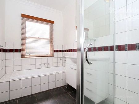“ROOMING HOUSE - Room 1 - Unfurnished Room” - Photo 3