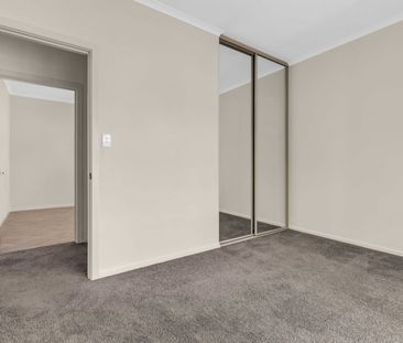 Stunning House in Premier Location! - Photo 5