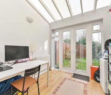 3 bedroom end of terrace house to rent - Photo 5