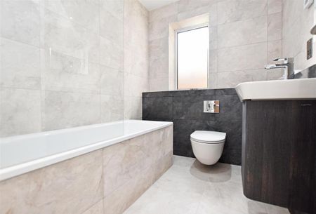3 bedroom apartment to rent - Photo 4