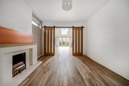 3 bedroom detached house to rent - Photo 2