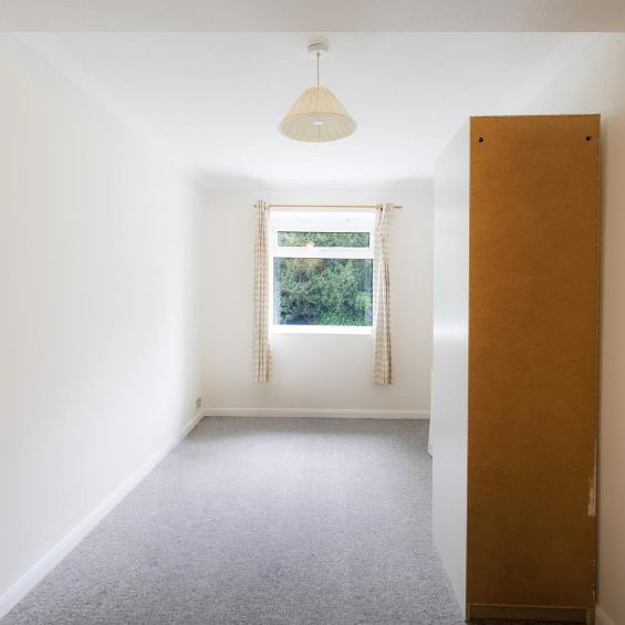 1 Bed Flat - Photo 1