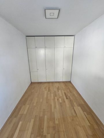 Ruhelage: Hofseitige 2-Zimmer-Wohnung mit großzügiger Loggia - Photo 2