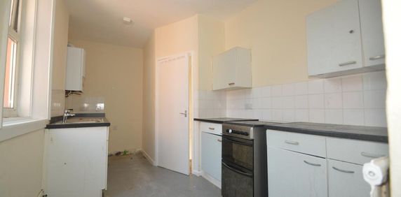 3 bedroom flat to rent - Photo 2