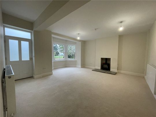 Beautifully renovated four-bed semi-detached home. Located just outside Sutton-upon-Derwent and 8 miles from York Large garden and off-street parking. Master bedroom with en-suite and three additional spacious bedrooms. - Photo 1