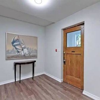 Spacious 4-Bedroom Suite in The heart of Annex - Photo 4