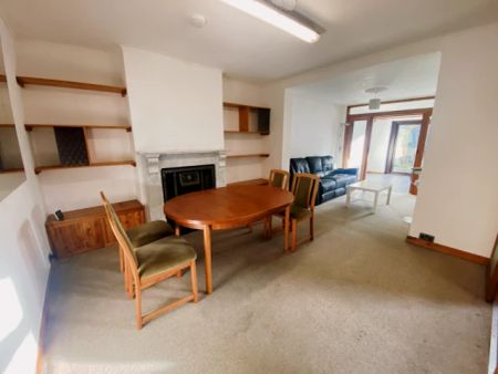 4 bed 2 bath - Photo 2