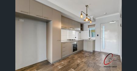 Easy-Care, Low-Maintenance Living in Mandurah! - Photo 5