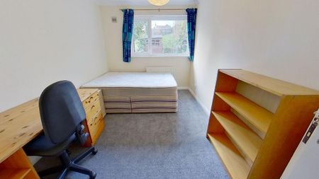 4 bedroom semi-detached house to rent - Photo 5