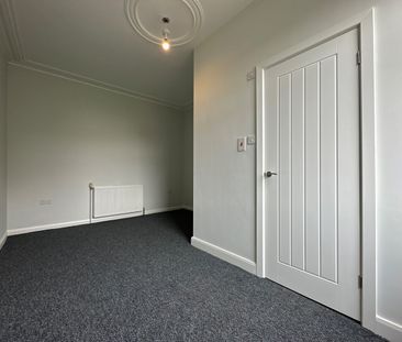 3 Bed Semi-Detached House, Elland Road, LS27 - Photo 3