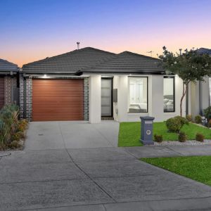 The Perfect Single-Level Family Home in the Seabrook School Zone - Photo 3