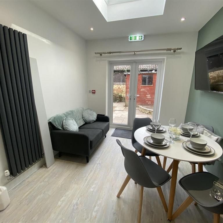 1 bedroom in a house share to rent - Photo 1