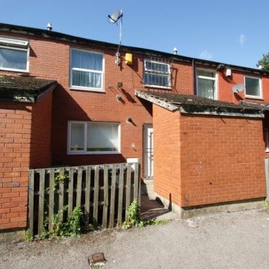 3 Bed - St Johns Close, Hyde Park, Leeds - Photo 1