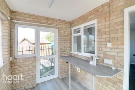 4 bedroom detached house to rent - Photo 3