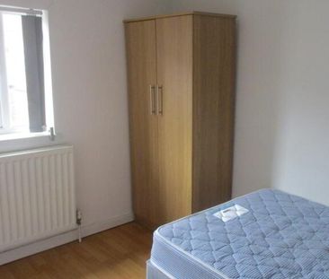 Upstairs Apartment, 16C Rugby Avenue, Queens Quarter, Belfast, BT7 1RG - Photo 2