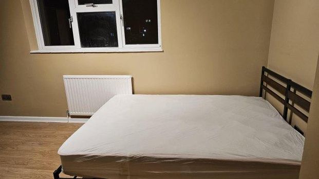 3 bedroom flat to rent - Photo 1