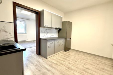 Duża kawalerka w Kamienicy - Zdjęcie 3