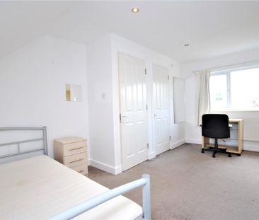 4 bedroom semi-detached house to rent - Photo 5