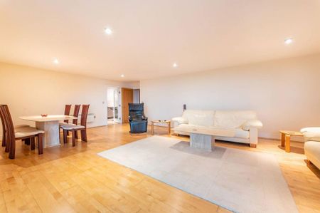 2 bedroom flat to rent - Photo 3