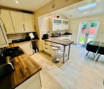 3 bedroom terraced house to rent - Photo 5