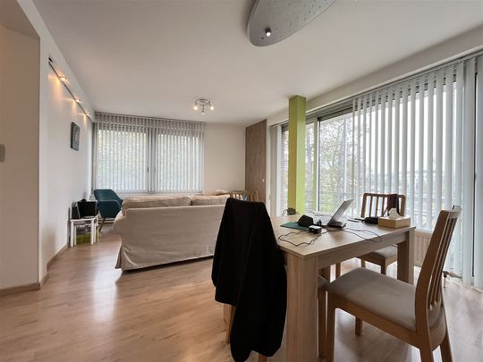 Bel appartement 2 chambres + terrasse au centre de - Photo 1