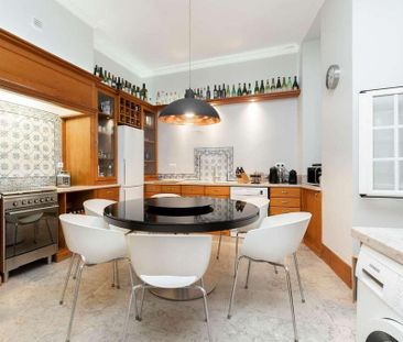 4 room luxury Flat for rent in Lisbon, Portugal - Photo 2