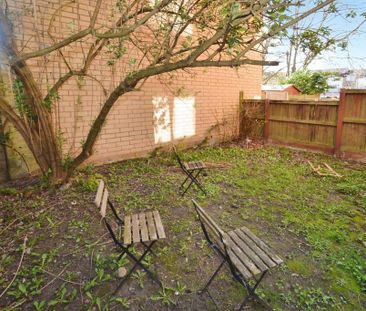 4 bedroom end of terrace house to rent - Photo 1