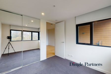 Modern Apartment with Park Views and Lifestyle at Your Doorstep - Photo 2