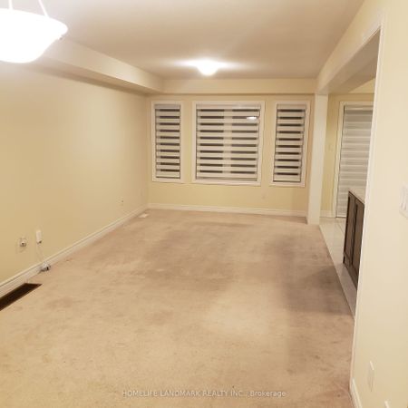 Townhouse For Lease | X8043712 - Photo 4