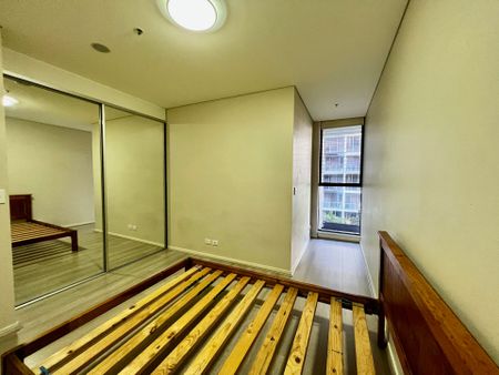 Fully Furnished / Spacious & Convenient 2 bedroom fully furnished apartment for lease - Photo 4