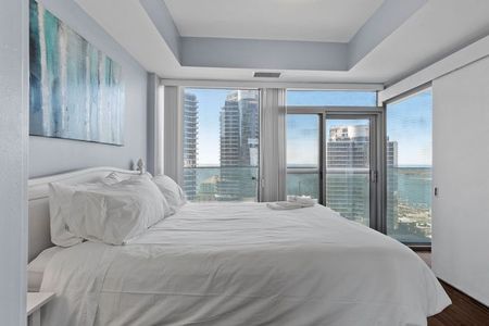 Master Room & Ensuite Bath - Waterfront Toronto - Photo 2
