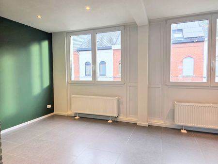 Volledig gerenoveerde beletagewoning op toplocatie in Aalst! - Photo 2