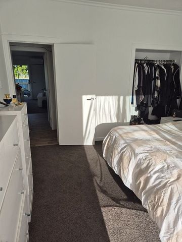 Modern 4BR Marewa Retreat w/ Deck & A/C - Photo 4