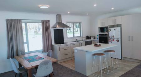 Spacious Kingston home - Photo 3